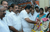 District Congress observes birth anniversary of Rajiv Gandhi, Devraj Urs